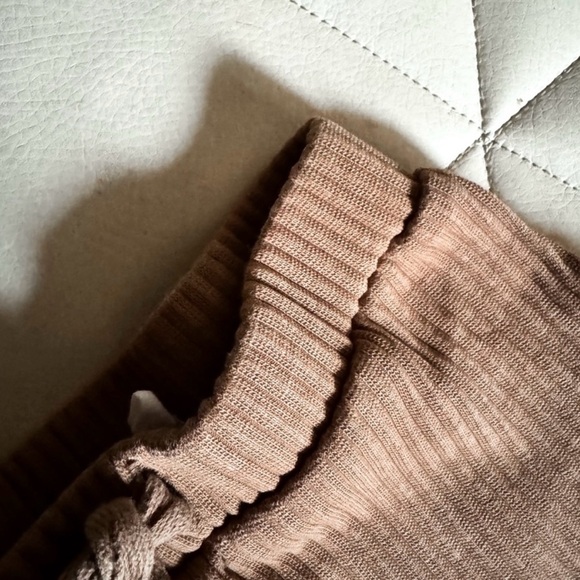 Jamie Kay • Shorties - Picture 4 of 5